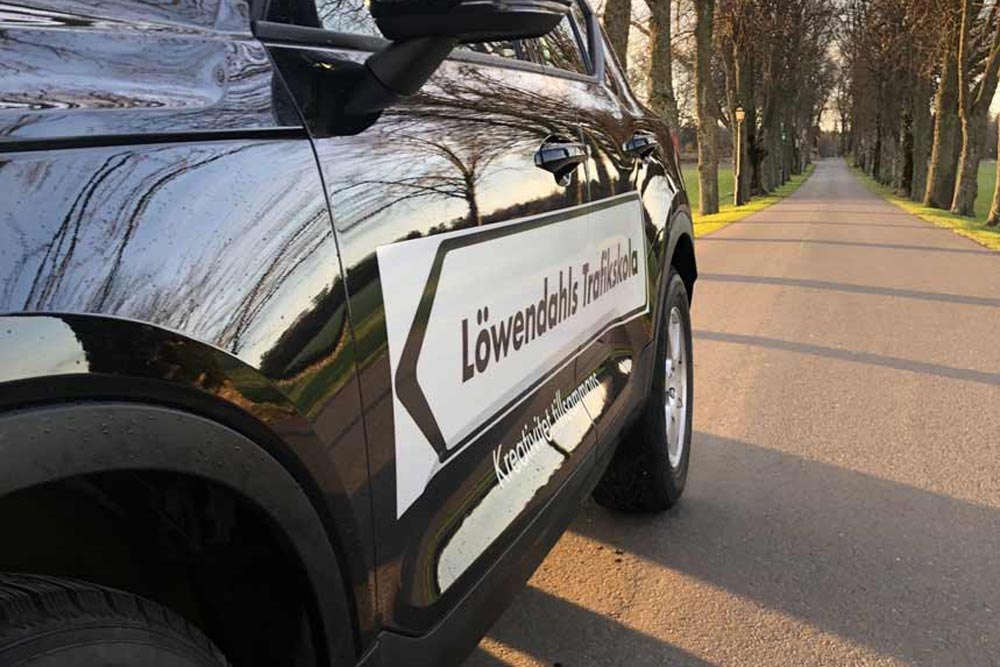 Löwendahls bil med logga
