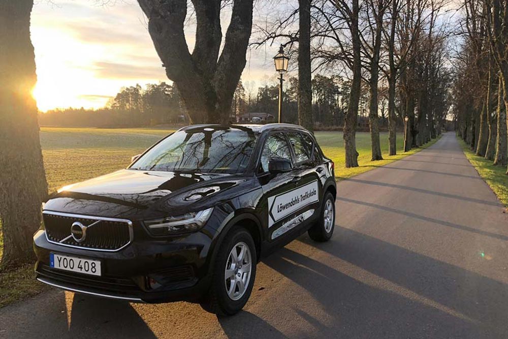 Volvo XC 40 manuell som övningskörningsbil