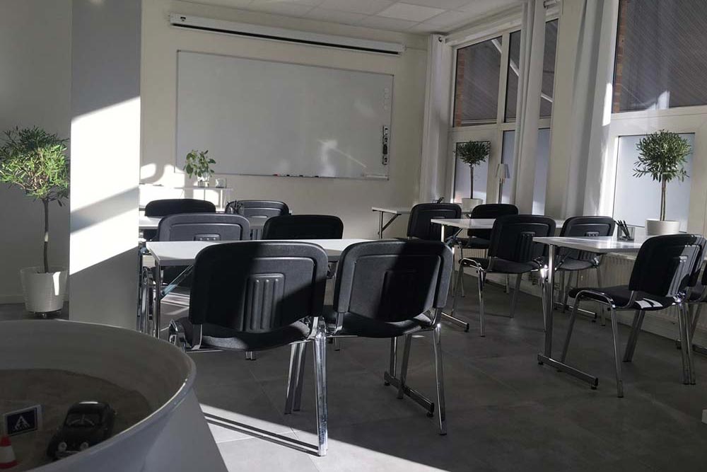 Körkortsteorisal hos Löwendahls trafikskola i Örebro